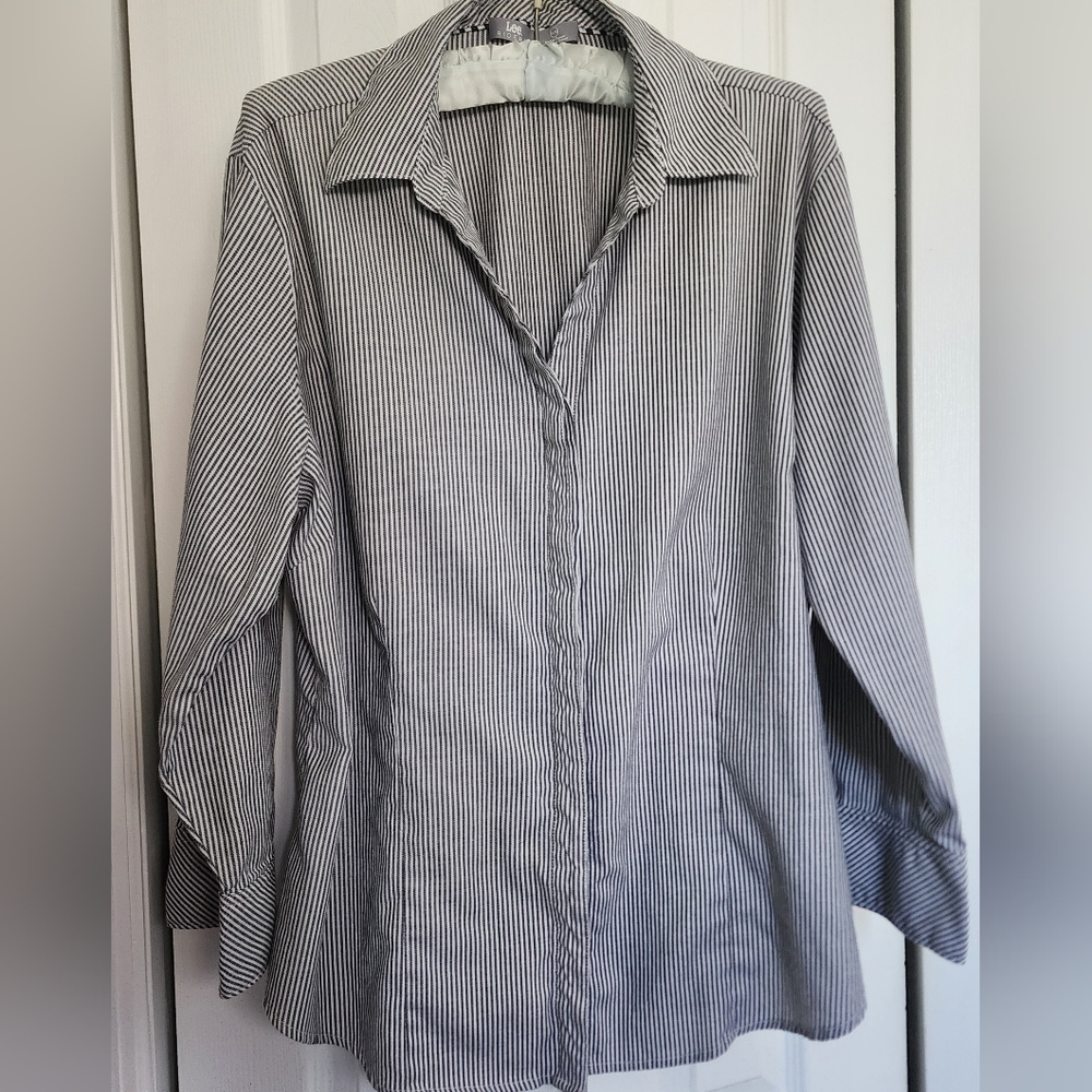 Nwot Lee Riders grey striped XL blouse with 3/4 cuffed sleeves vneck